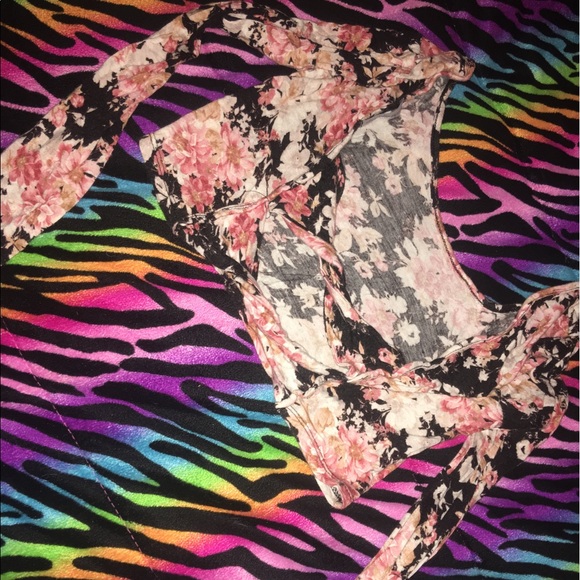 Charlotte Russe crop top - Picture 2 of 3